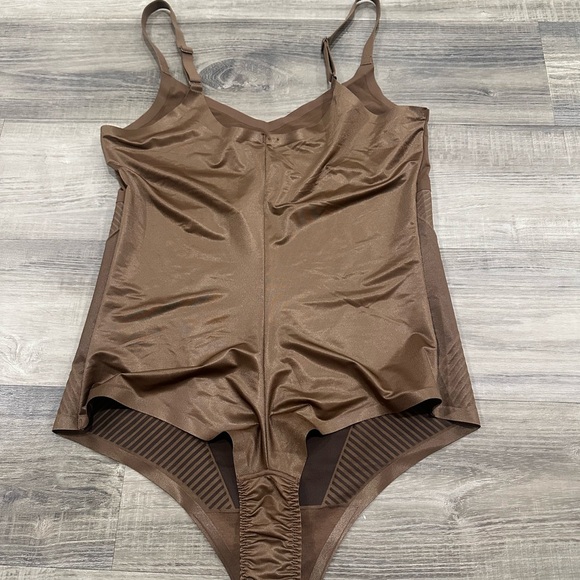SPANXshape™ Invisible Cami Thong Bodysuit - Picture 5 of 7